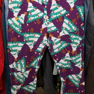 Tall and Curvy Christmas Leggings